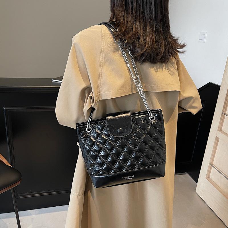 Handbag contrasting color embroidery thread texture dumpling bag large capacity simple versatile fashion commuter bucket bag women