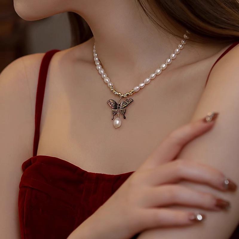 Freshwater Pearl Choker Necklace with Mother-of-Pearl Butterfly Design