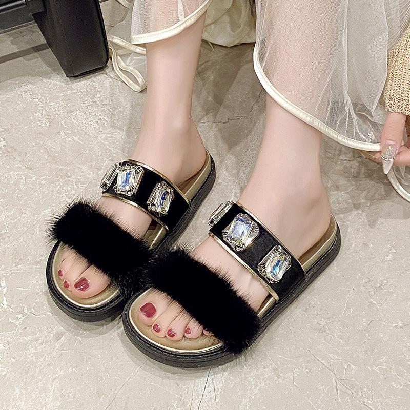 In the summer of 2025, the new flat-bottomed one-word sandals for women wear fluffy slippers, multi-color and versatile fashion slippers.