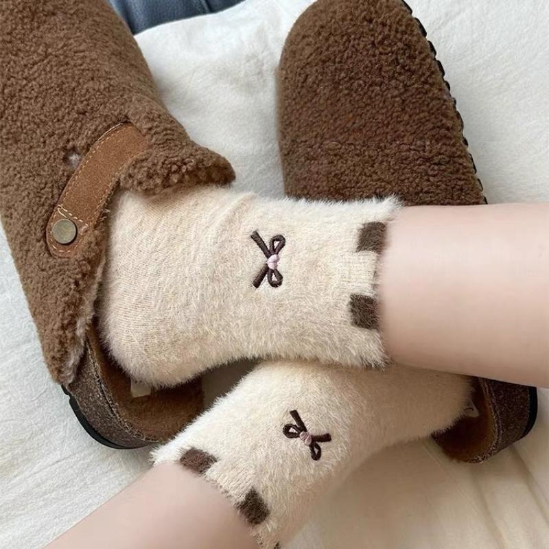1/4Pairs Autumn Winter Women'S Thick And Warm Cartoon Animal Bear Bow Pattern Design Socks Suitable For Indoor Home Wear
