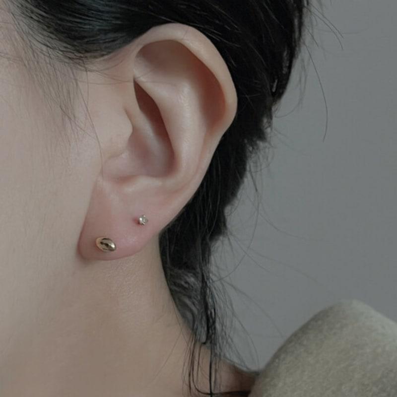 BettyU 14k gold egg ball piercing