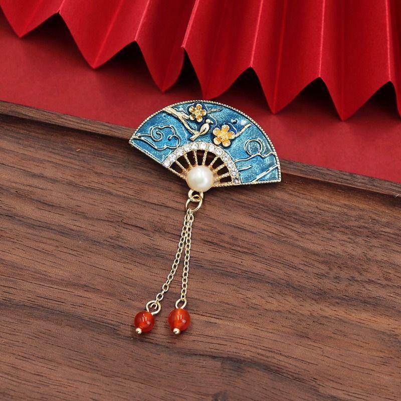 Elegant Alloy Brooch: Premium Niche Women's Versatile Corsage for Coats and Suits