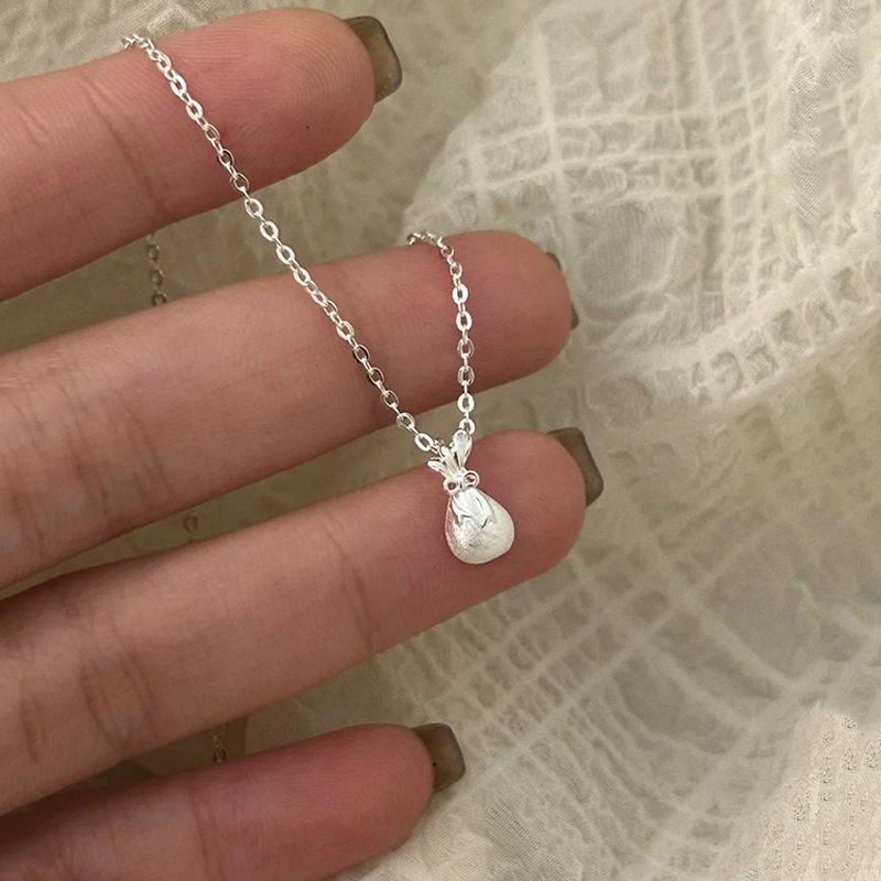 Elegant Brushed Coin Purse Necklace: Fashionable, Light Luxury, Versatile, Trendy Clavicle Chain for Women