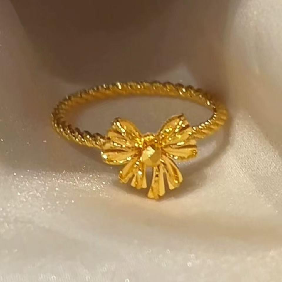 

Модные кольца для женских украшений золотой
