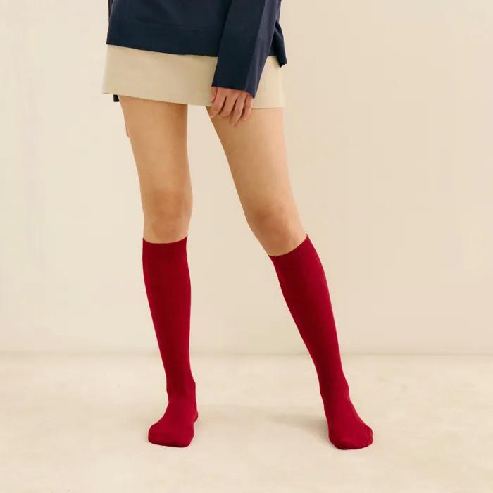Loose textured ribbed knee socks