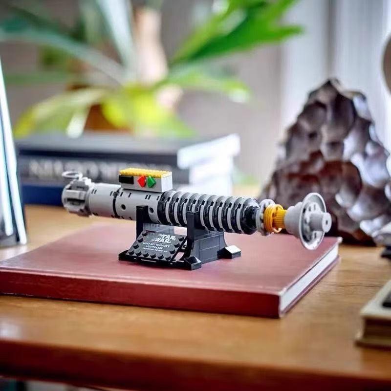 LEGO-Compatible Luke Skywalker Star Wars Lightsaber Building Blocks Toy for Boys - Popular Gift