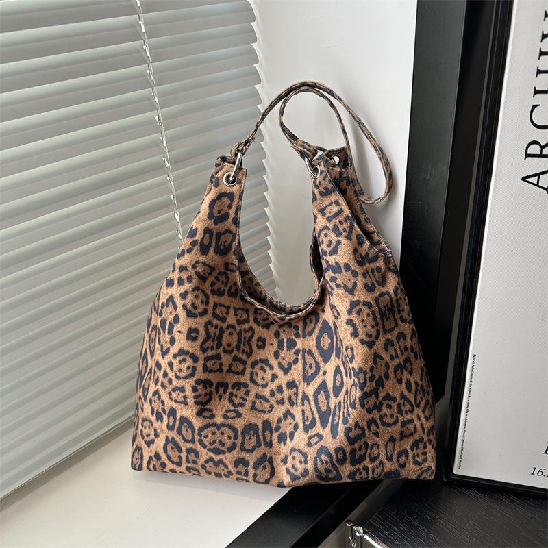 

Leopard Print Slouchy Bag Large Capacity Polyester Shoulder Purse Casual Handbag for Women Shopper Bag Underarm Pack 41x12.5x37cm