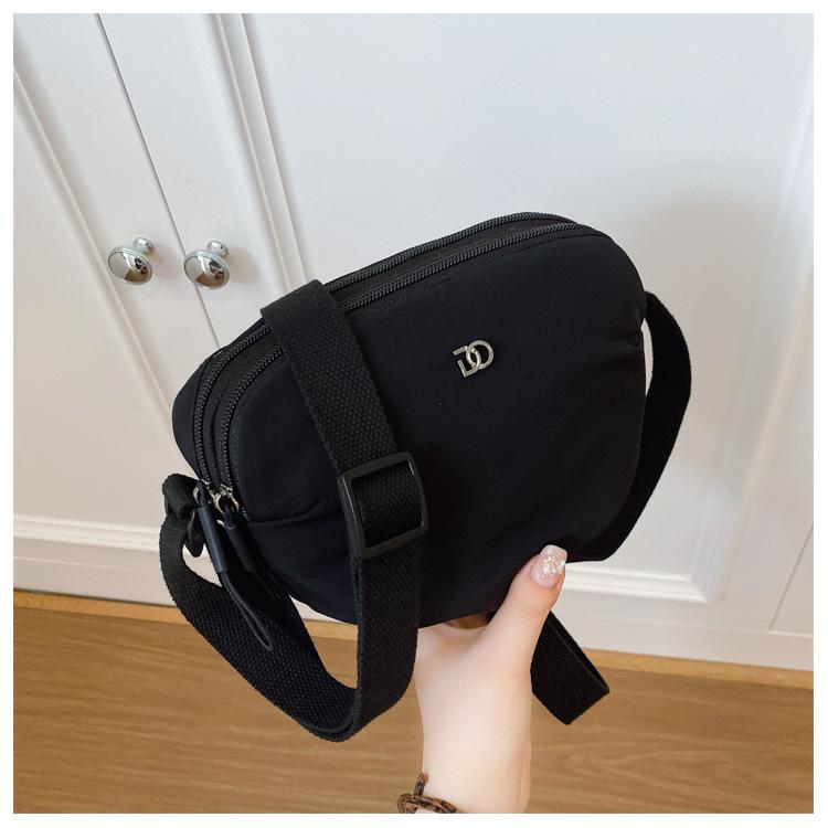

2025 New Fashion Versatile Commuter Shoulder Bag Simple Mobile Phone Cloth Bag Korean Version of INS Casual Solid Color Crossbody Bag
