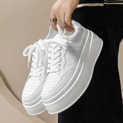 Frühlings-Herrenschuhe neue atmungsaktive kleine weiße Schuhe Herren-Trend vielseitige dicksohlige erhöhende Sportschuhe lässige Board-Schuhe trendige Schuhe