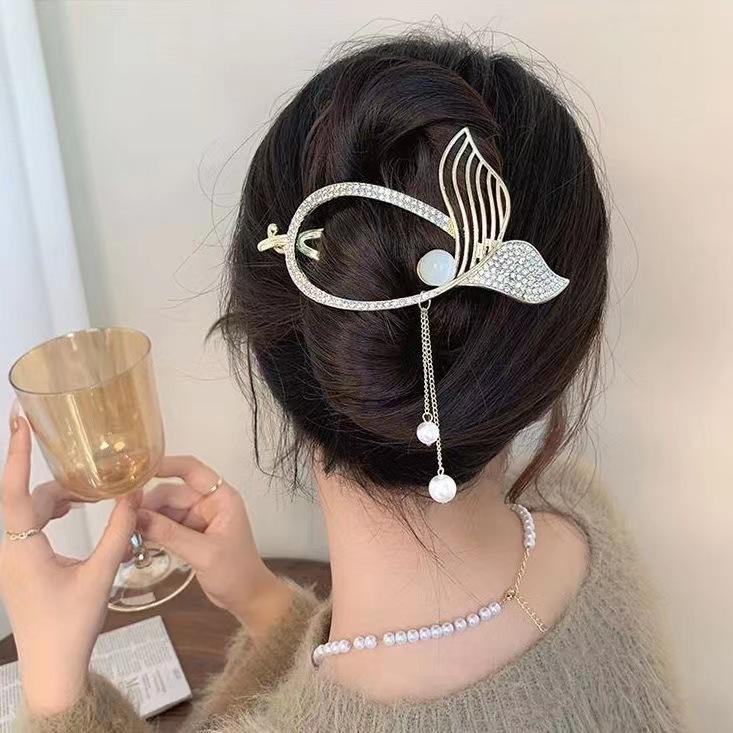 Luxury Fishtail Tassel Hairpin: Elegant Butterfly Twist Clip for Bun or Straight Hair