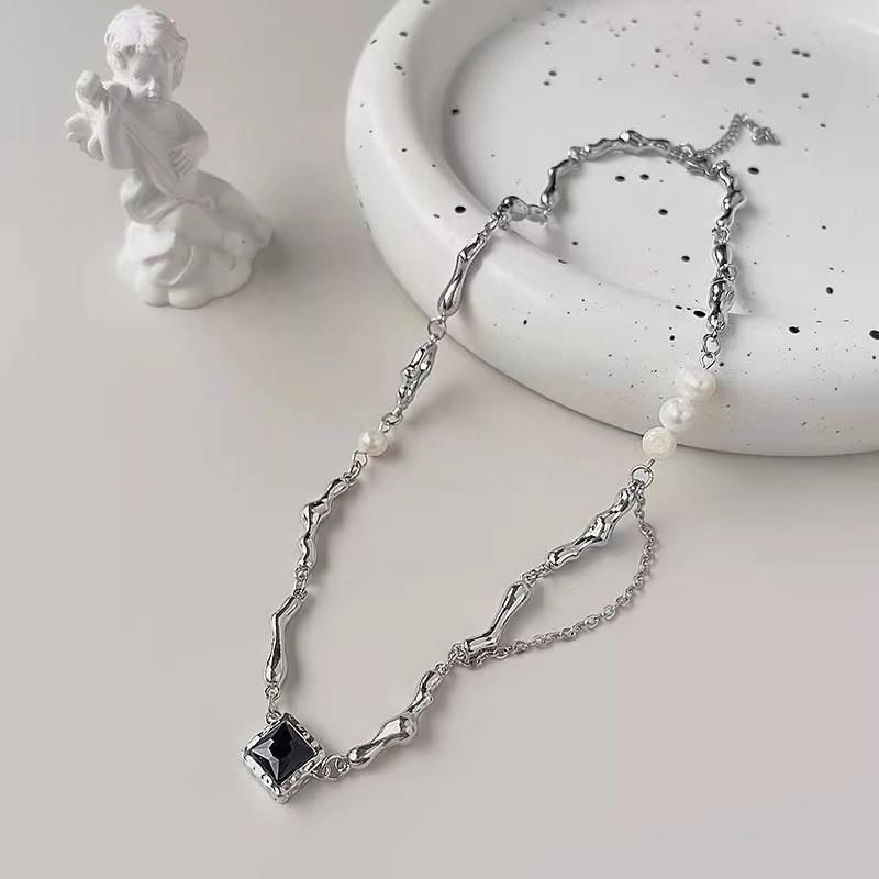 Pearl black and white zircon necklace - trendy sweet & spicy girl clavicle chain - niche light luxury accessory