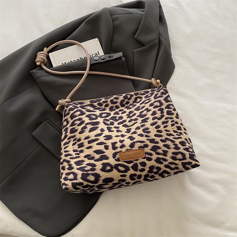 Stylish Leopard Print Large Capacity Tote Bag For Trendy Fashionable Commuting