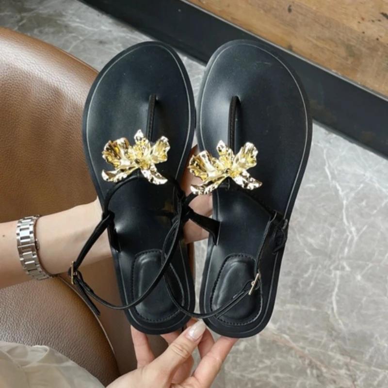 Fashion Fashion Metallic Flower Embellished Flat Sandals Women Comfort Soft Sole Ankle Buckle Design Beach Shoes Sexy Clip Toe Flip Flop