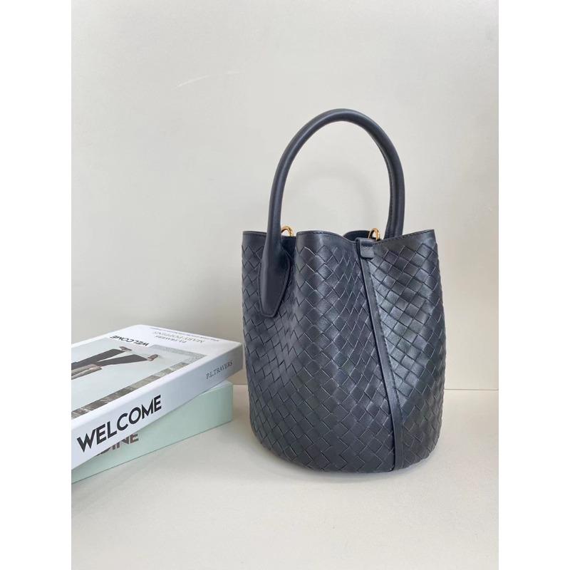 New woven bucket bag leather women's fashion portable messenger bag child and mother bag niche design portable