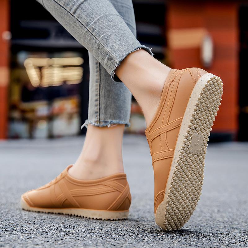 [One piece] Spring and Autumn low-top water shoes women adults wear rain shoes students shallow mouth rubber shoes water shoes women