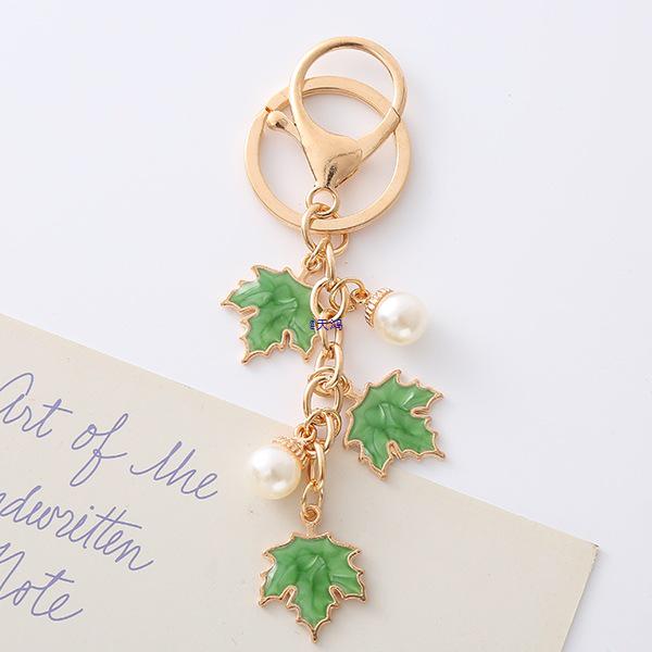 Handmade Maple Leaf Drip Oil Keychain Pendant – Perfect Gift for Bestie or Couple