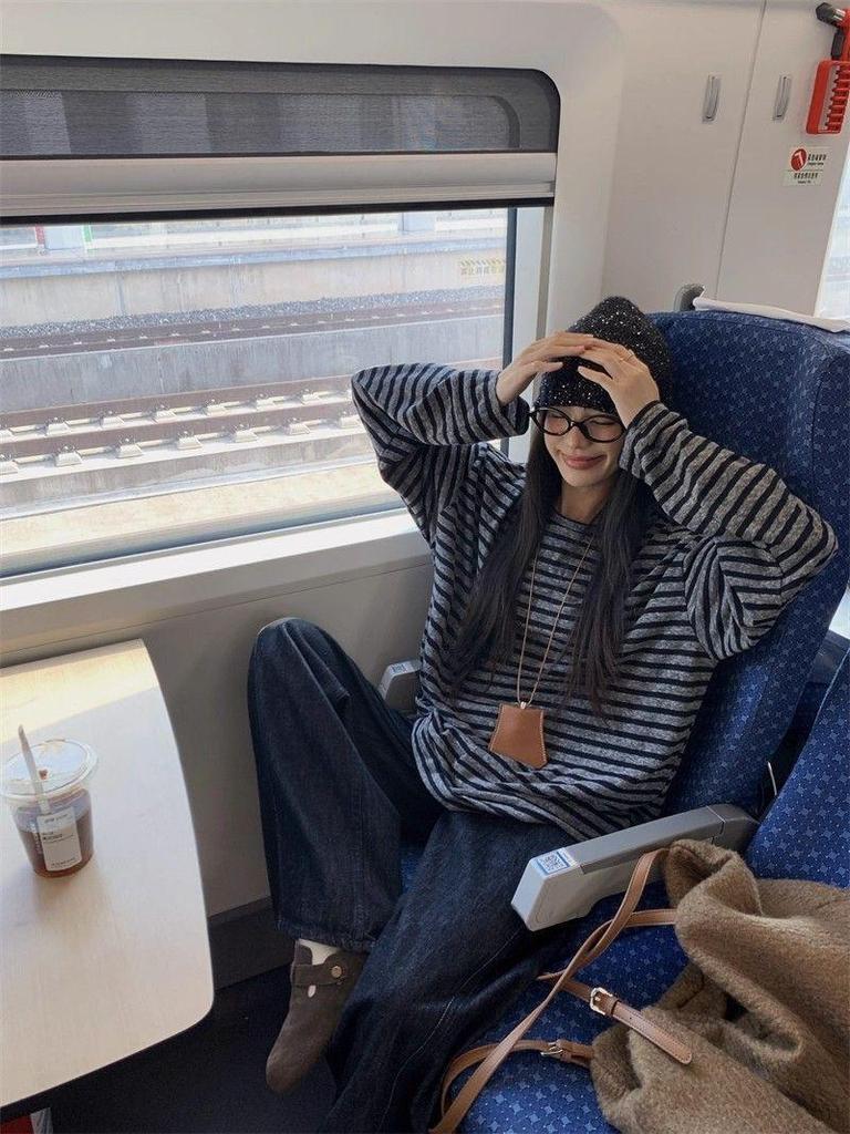 Korean Loose-Fit Color Block Stripe Long Sleeve Women's T-Shirt - Early Autumn 2025