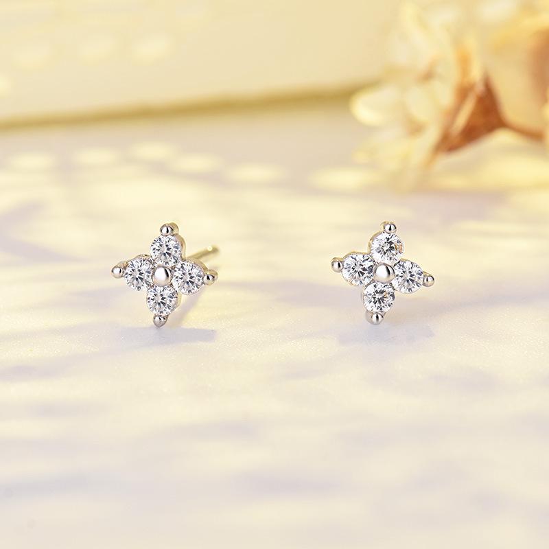 Mikro-eingelegte Zirkon Ohrringe Vierblättriges Kleeblatt Kleine Blume Ohrringe Damen Stil Weibliche Klassenkameraden Geschenk