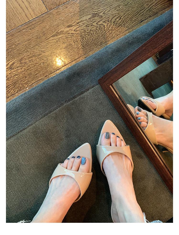 

Grape mother has the same style in stock~ French elegant pointed head with open toes to increase the height of leopard print fine heels cool slippers 40