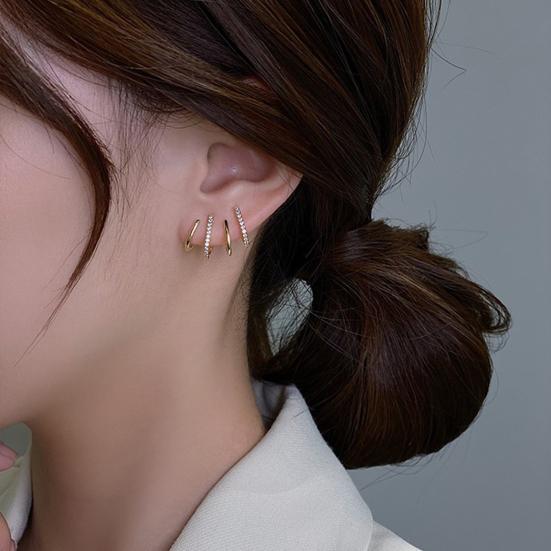 Yousheng 1 Pair Huggie Earrings Rhinestone Contrast Color Claw Shape Hollow Anti-allergy Electroplated Lightweight Stainless Ear Decoration Jewelry