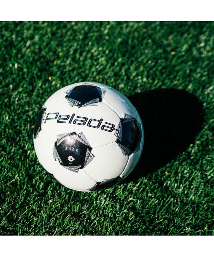 Piłka do piłki nożnej Molten Peleda 3000 z certyfikatem rozmiaru 4,