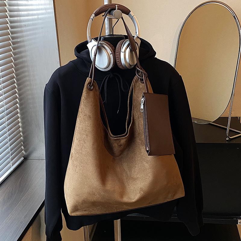 Bag Women's Large Capacity 2025 New Autumn and Winter Matte Retro Shoulder Bag Casual Work Commuter Child and Mother Tote Bag