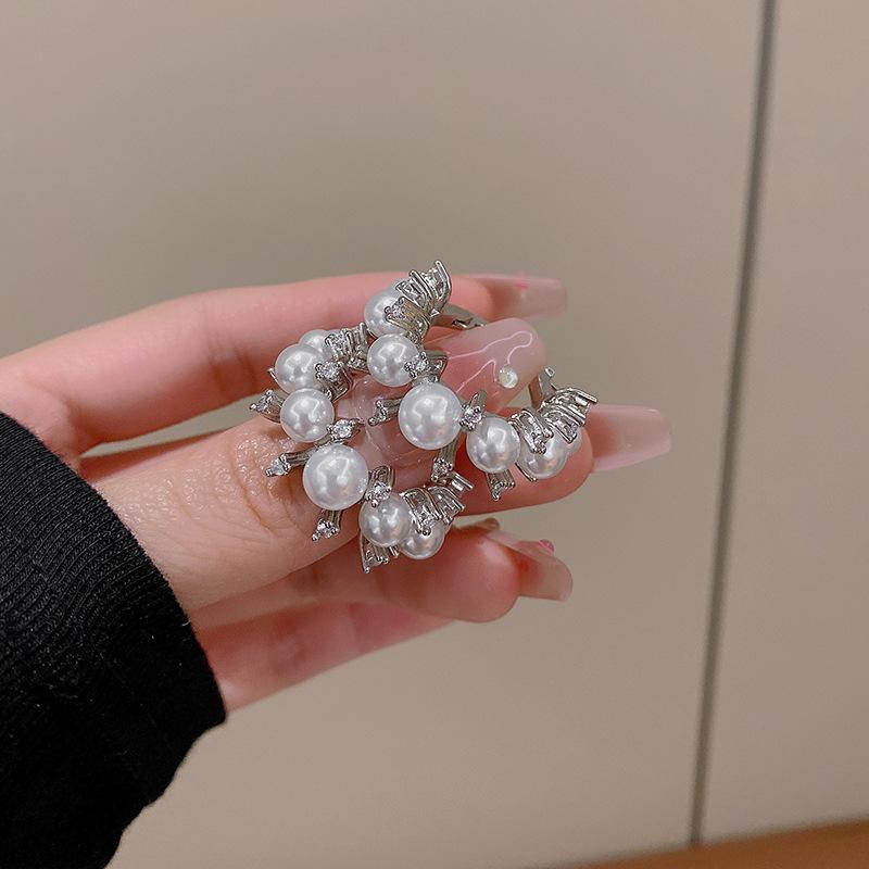 

Micro-inlaid zircon C-shaped pearl ear buckle women s light luxury high-end versatile earrings Korean trend temperament earrings