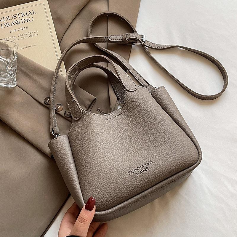 

Trend simple casual high-end lychee pattern portable bucket bag niche versatile commute to work solid color messenger bag