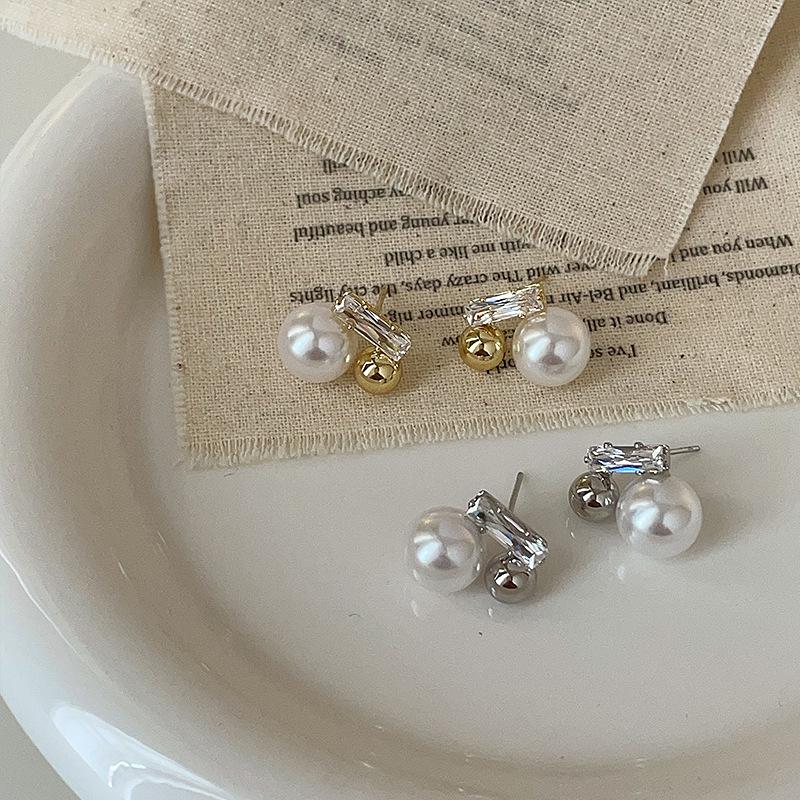 Zircon Pearl Metal Ball Stud Earrings - Light Luxury, Exquisite Design, Versatile Fashion for Women.