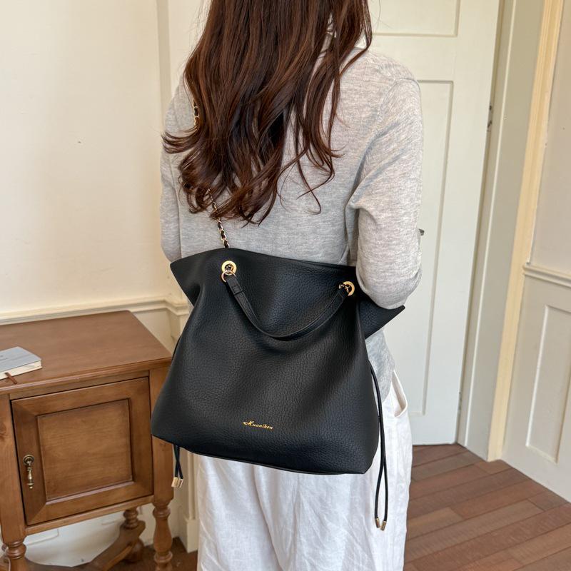 2026 Spring/Summer Women's Large Capacity Fashion Chain Bucket Bag - Casual Commute Shoulder Handbag