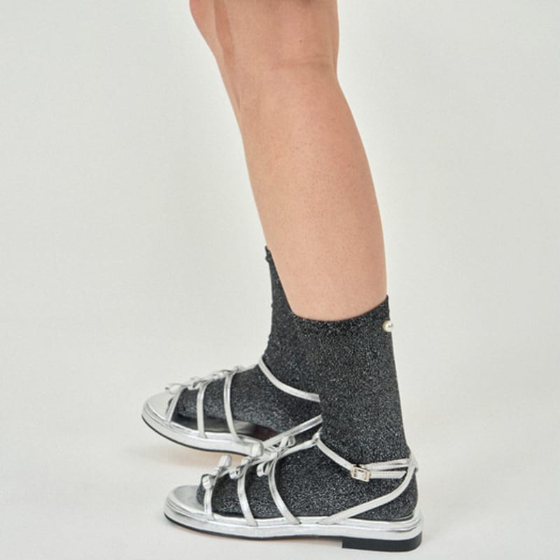 MONTH IN MONTH OUT Pit a Pat Glitter Socks _ BLACK&SILVER