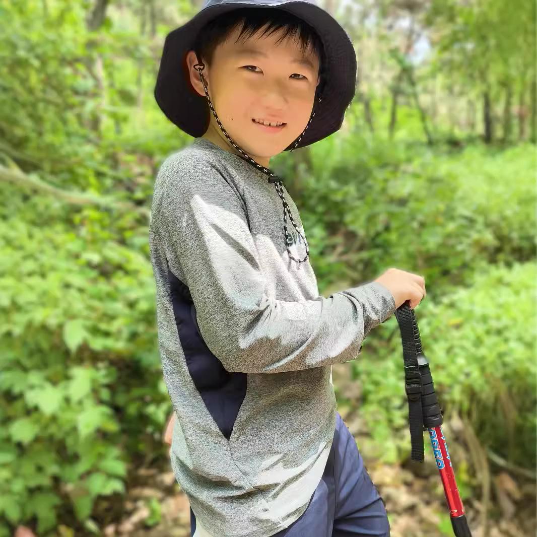 

Unisex Quick-Drying Outdoor Sweatshirt for Kids – Ideal for Early Autumn Mountaineering or Travel in November 170 cm серый