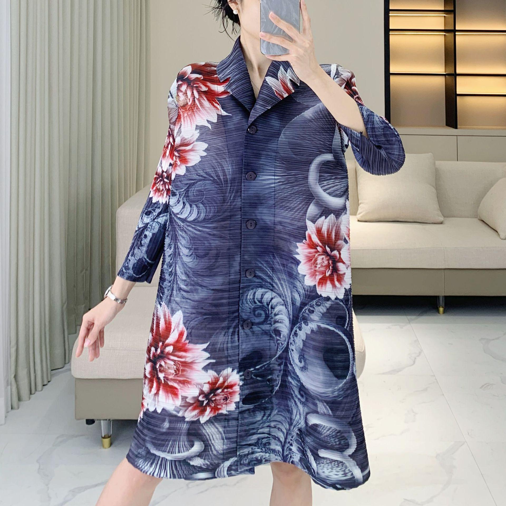 

Осенняя мода 2025: Кардиганное платье большого размера с плиссированным принтом и отложным воротником One Size [Weight: 90-150 jin] темно-серого