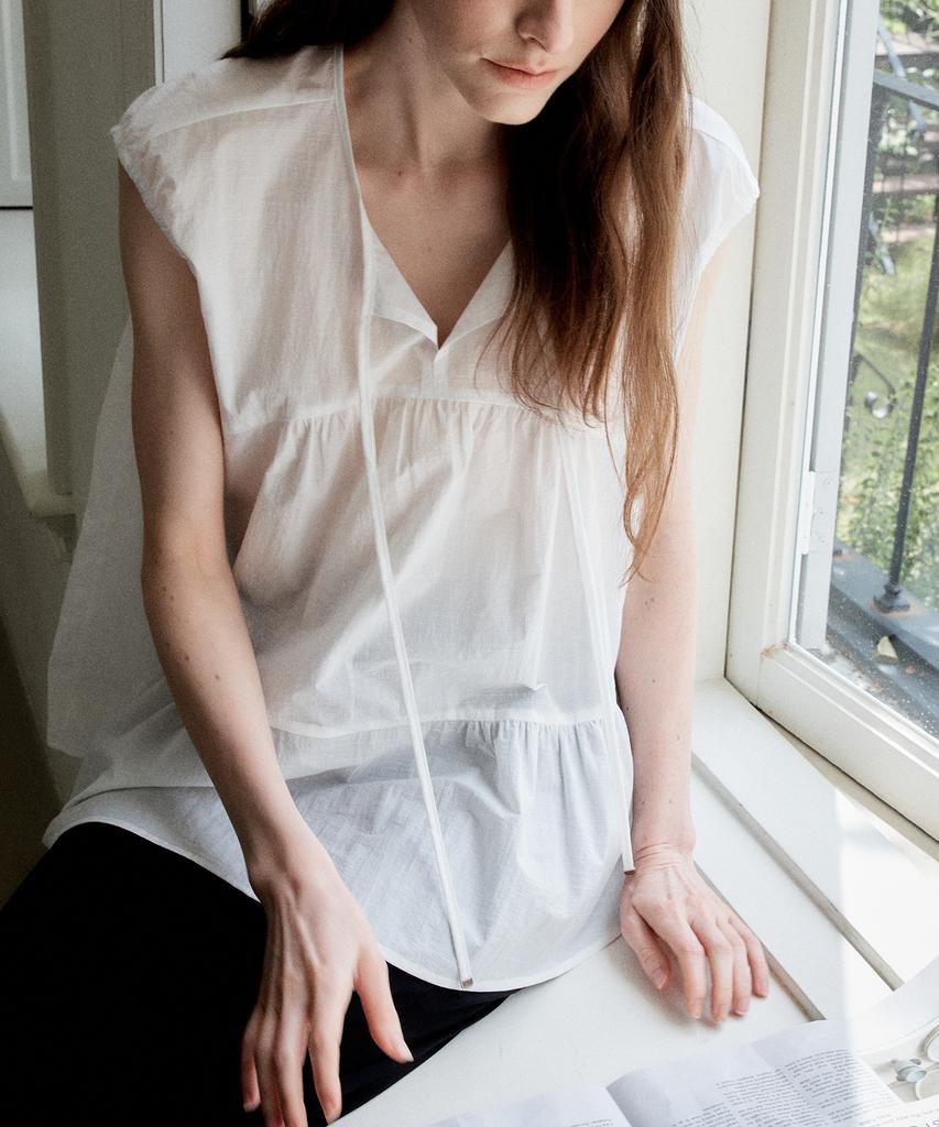 THEELO Shirred Panel Top Blouse (Ivory)