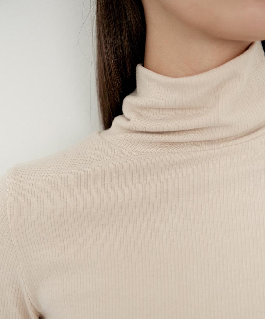 Tieseueichi Velvet Touch Ribbed Turtleneck T-Shirt - Ivory
