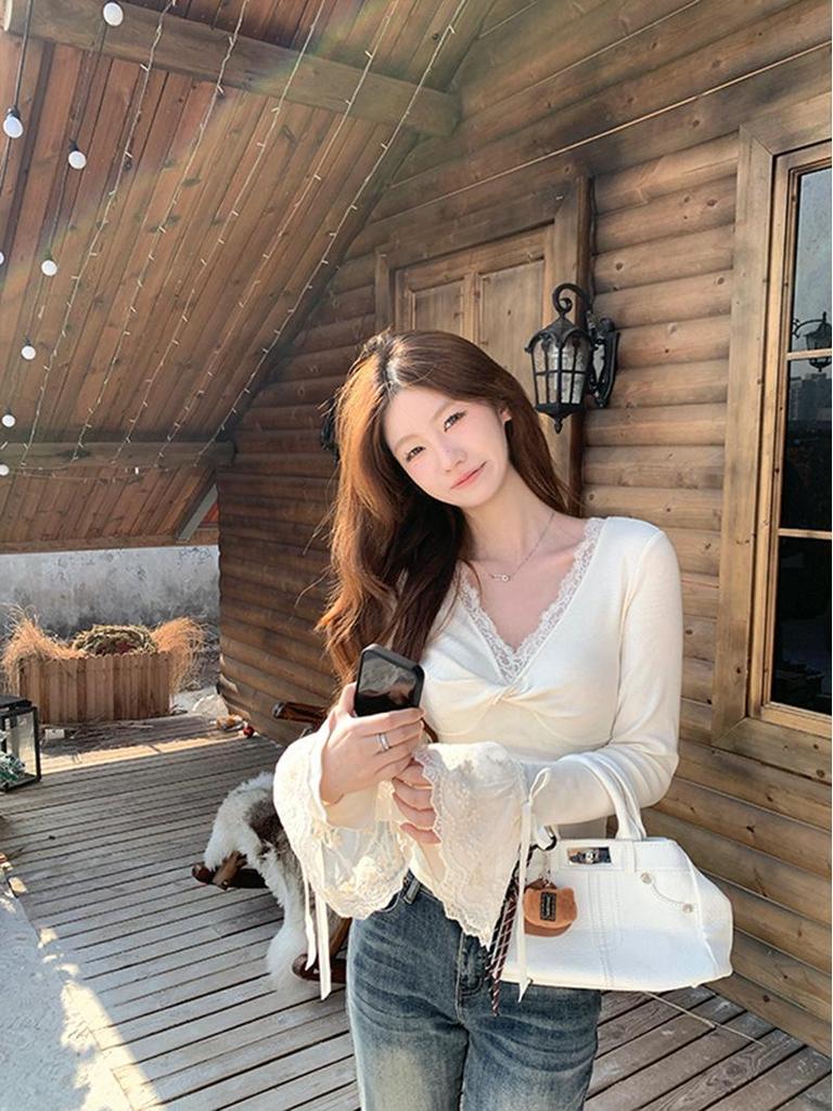 Chic Lace Trim V-Neck Twist Long-Sleeve T-Shirt for Women - Autumn/Winter Versatile Base Layer