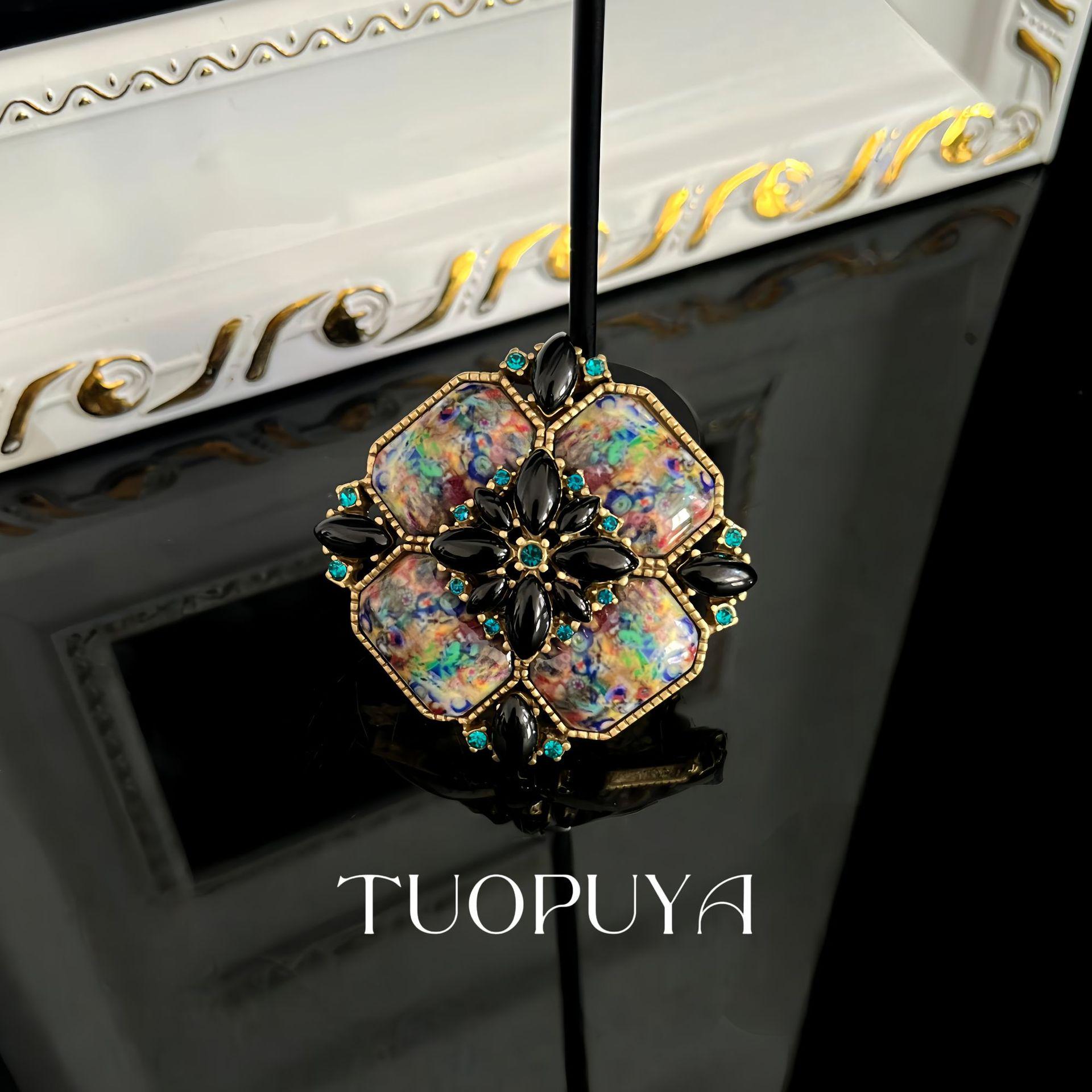 Vintage Court Style Watercolor Floral Black Diamond Brooch – Light Luxury Versatile Accessory