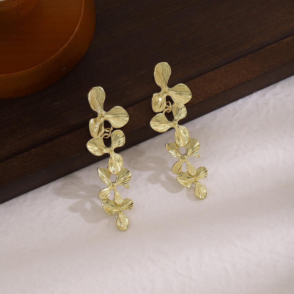 French Light Luxury Simple Romantic Flower Earrings, Retro Personality And Creative High-End Earrings
