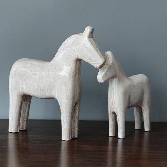 2 ks Dřevořezba Socha koně Abstraktní Umělecká Figurka poníka Zvířecí socha Ozdoba pro domácí kancelář Stolní dekorace