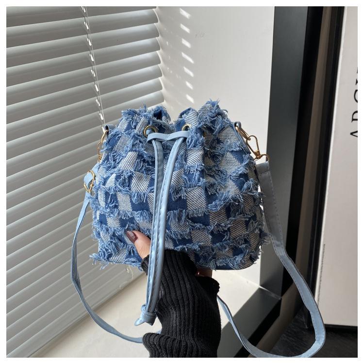 2025 Spring New Large-capacity Fashion Design Shoulder Leisure Bag Women's Tide Simple Commuter Portable Bucket Bag