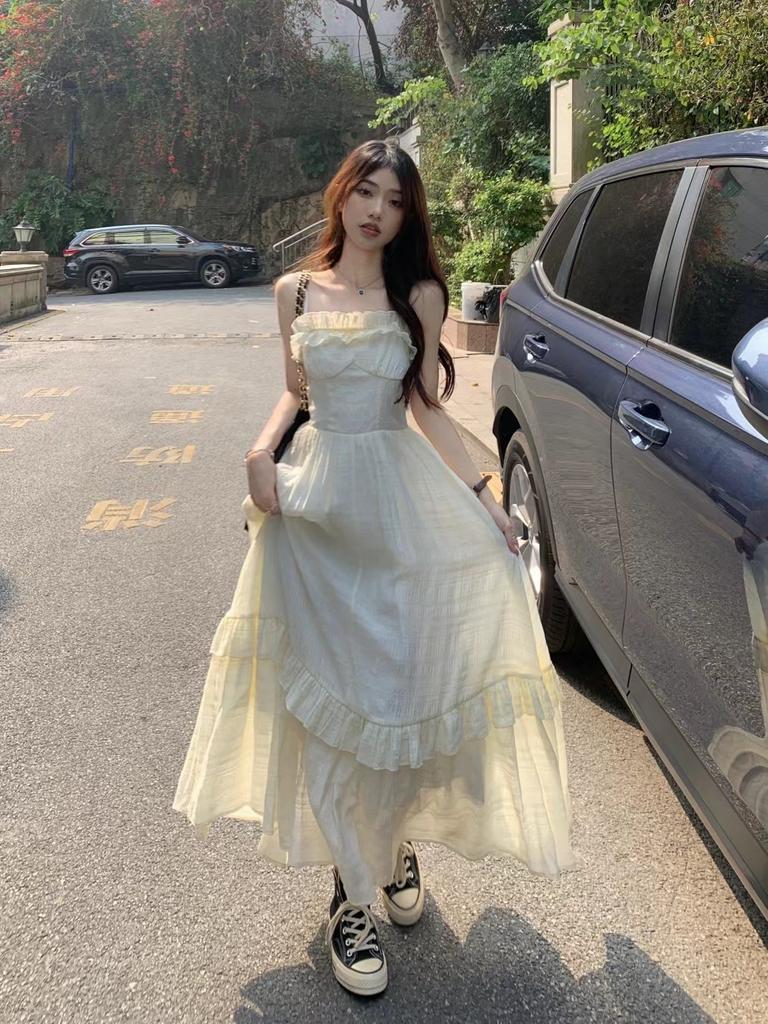 [With inner lining] Wood ear edge suspender skirt sweet French waist and thin design super fairy dress