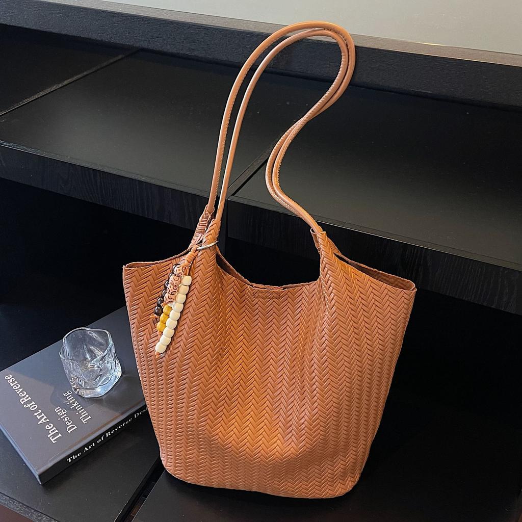 Tuo extra-large bag women's new simple commuter underarm bag autumn and winter fashion versatile shoulder bag large-capacity handbag