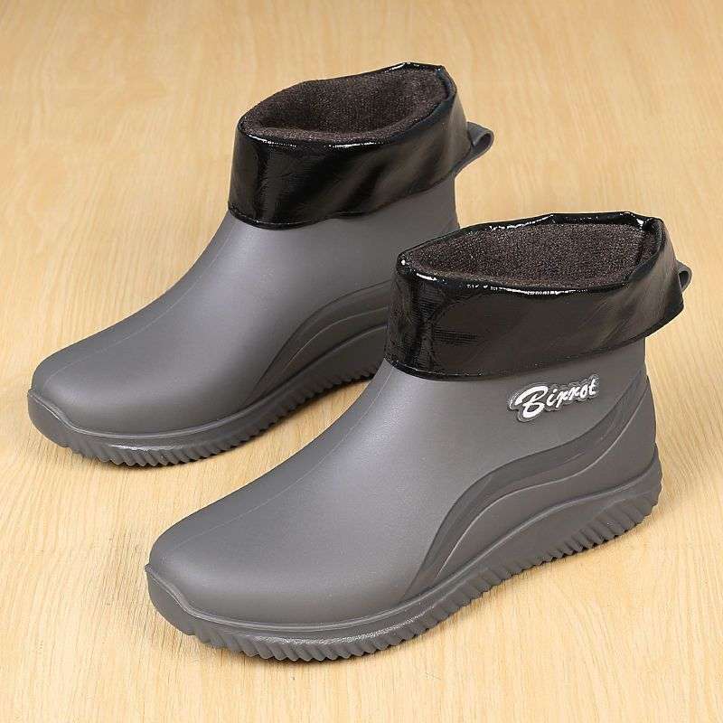 Sapatos de chuva da moda para homens e mulheres usam sapatos de água de cano curto, sapatos de borracha de cano baixo resistentes ao desgaste, quentes para casal, sapatos impermeáveis e antiderrapantes