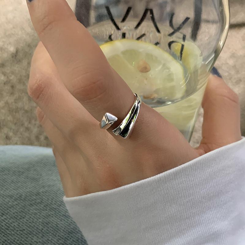 

Minimalist Korean Elegant Vintage Ring In Silver Plated Metal With Unique Geometric Design For Fashion Enthusiasts