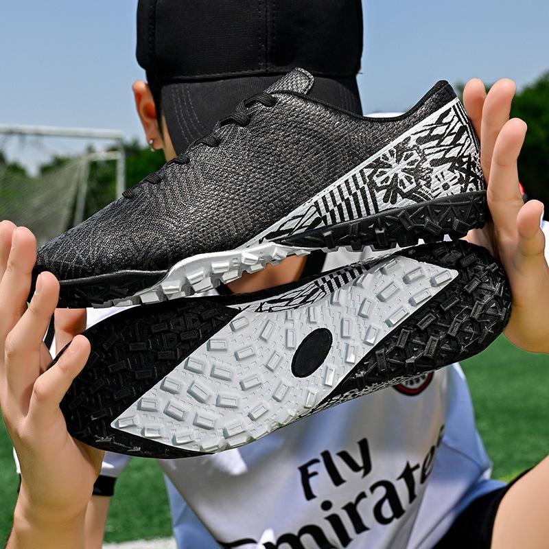 Foreign trade children's football shoes men's and women's sports football shoes broken nails primary school students indoor football game training sh