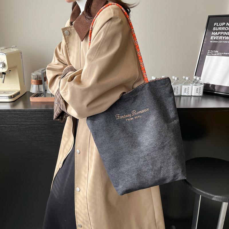 

Красная клетчатая двусторонняя джинсовая сумка через плечо модный тренд большая вместимость портативная холщовая сумка ретро сумка-тоут 25*10*36 джинсовый синий