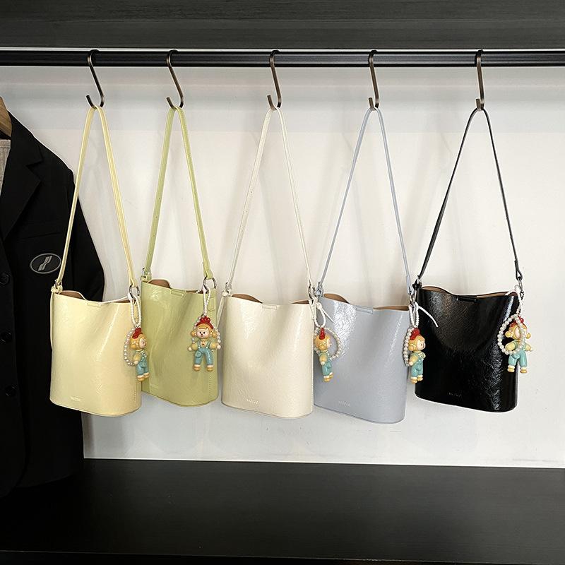 Premium Sense Bucket Bag Women's Large-capacity Niche Design Versatile Foreign Style Shoulder Bag Commuting Messenger Bag Women