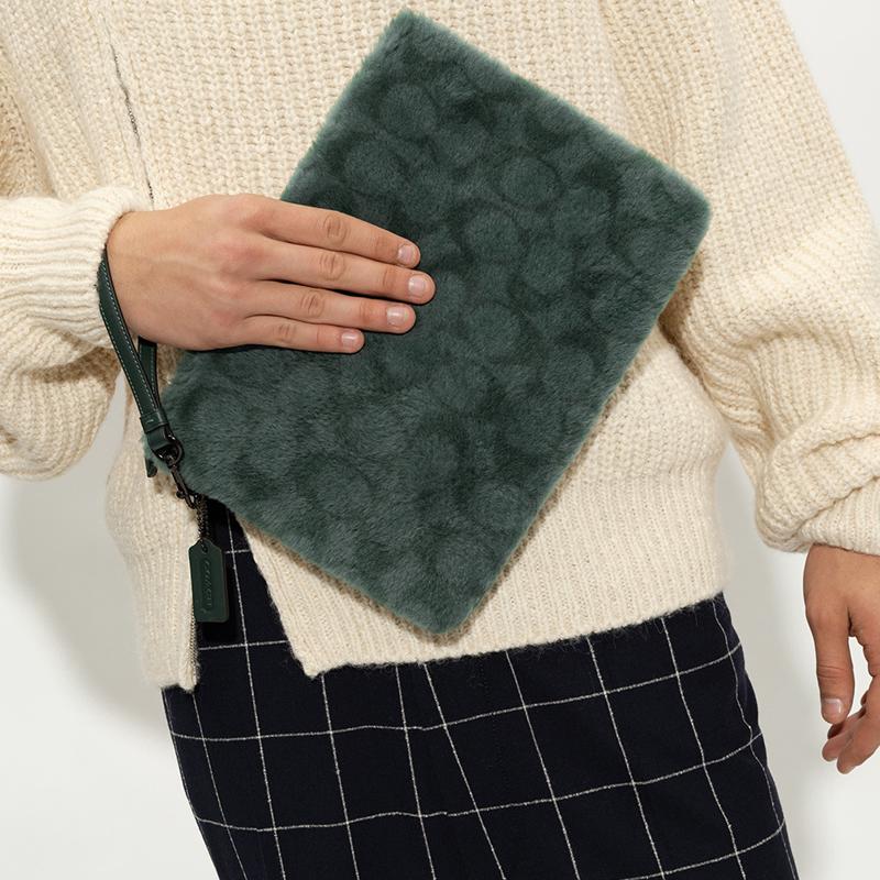 Coach Charter 30 Zipper Closure Classic Presbyopia Print Wool and Glove Tanned Leather Wrist Bag Clutch Bag Large Women's Green