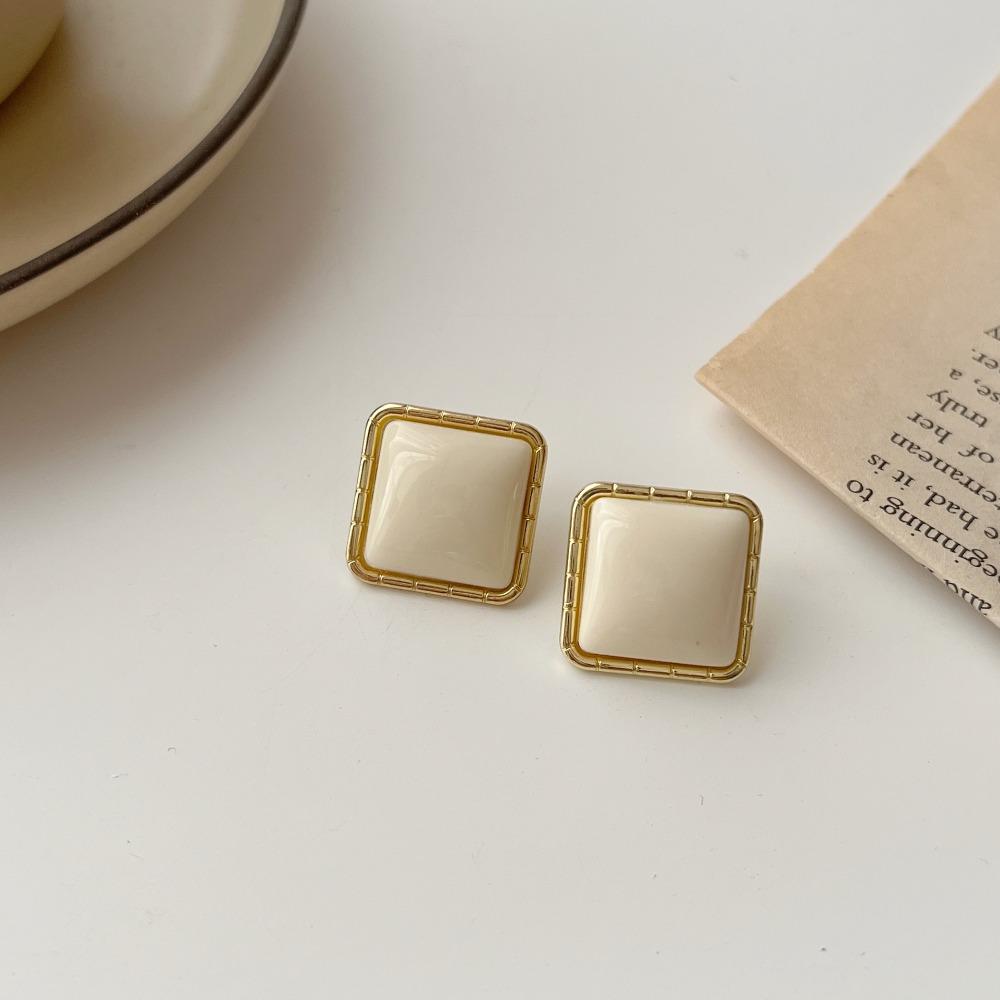 Korea Temperament White Geometry Ellipse Square Acrylic Stud Earrings for Women Trend Charms Piercing Jewelry Accessories Gifts