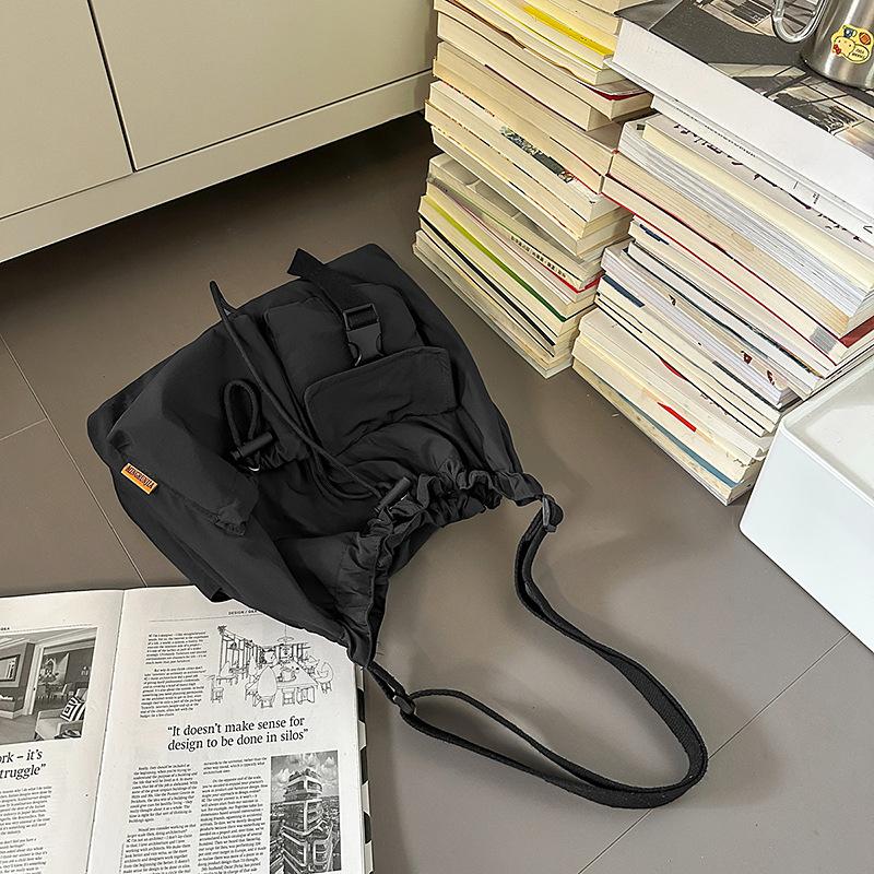 

Casual Trendy Nylon Cloth Men S And Women S Same Shoulder Crossbody Tote Bag Pleated Lightweight Sports Dumpling Bag чорний
